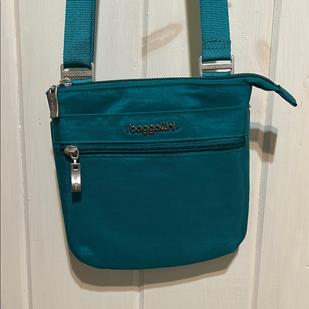Baggallini Turquoise Crossbody Bag - Picture 2 of 8